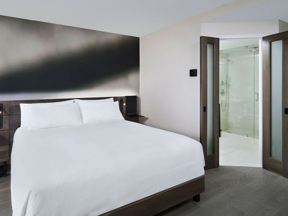 Фото Novotel Toronto Centre