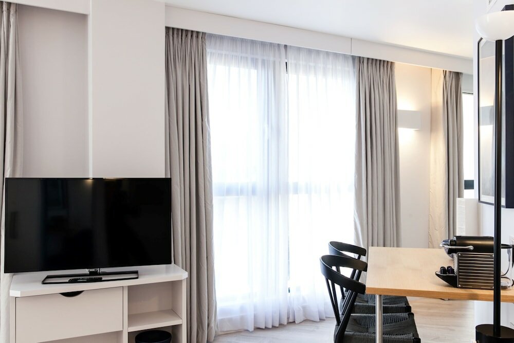 Фото Rockwell East