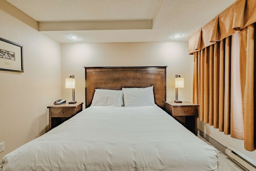 Фото SureStay Plus Hotel by Best Western Coquitlam