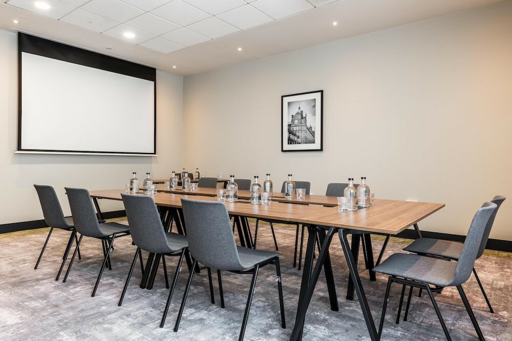 Фото Radisson Hotel Manchester City Centre, A Verified Net Zero Hotel