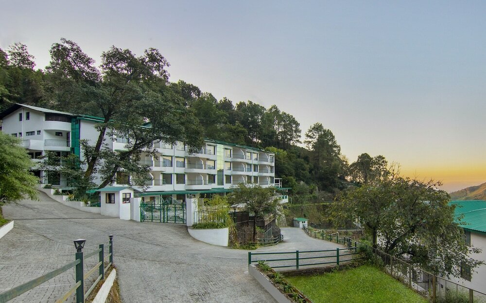Фото Sterling Nainital
