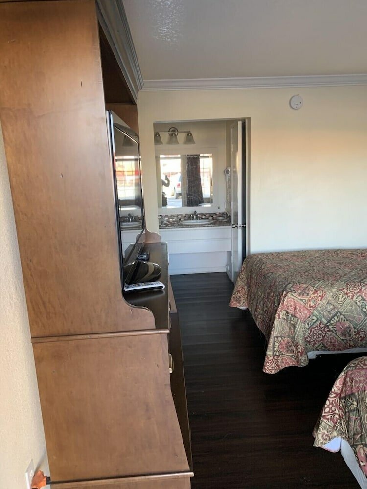 Фото Economy Inn Monterey