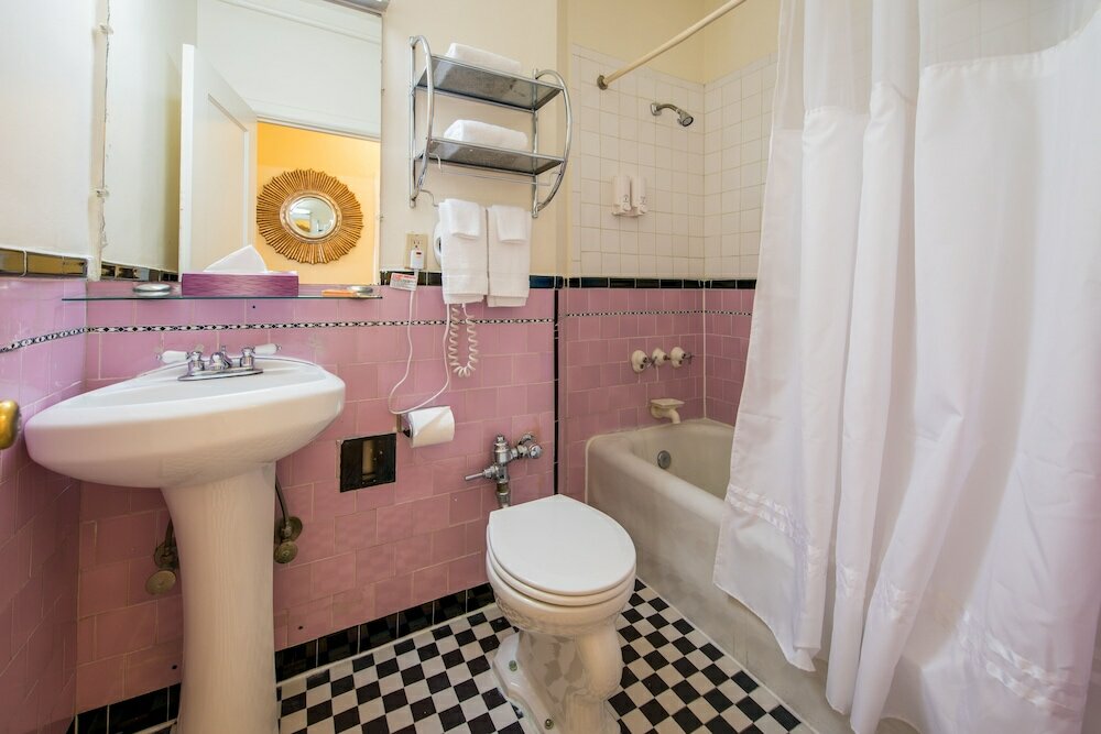 Фото Embassy Hotel