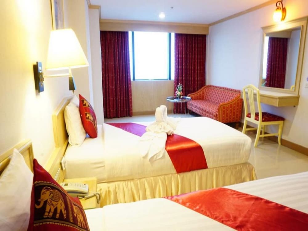 Фото Bay Hotel Srinakarin