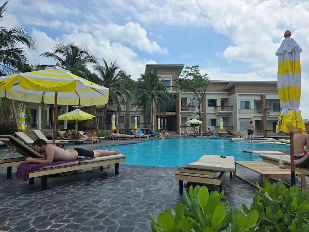Фото Cocohut Beach Resort & SPA