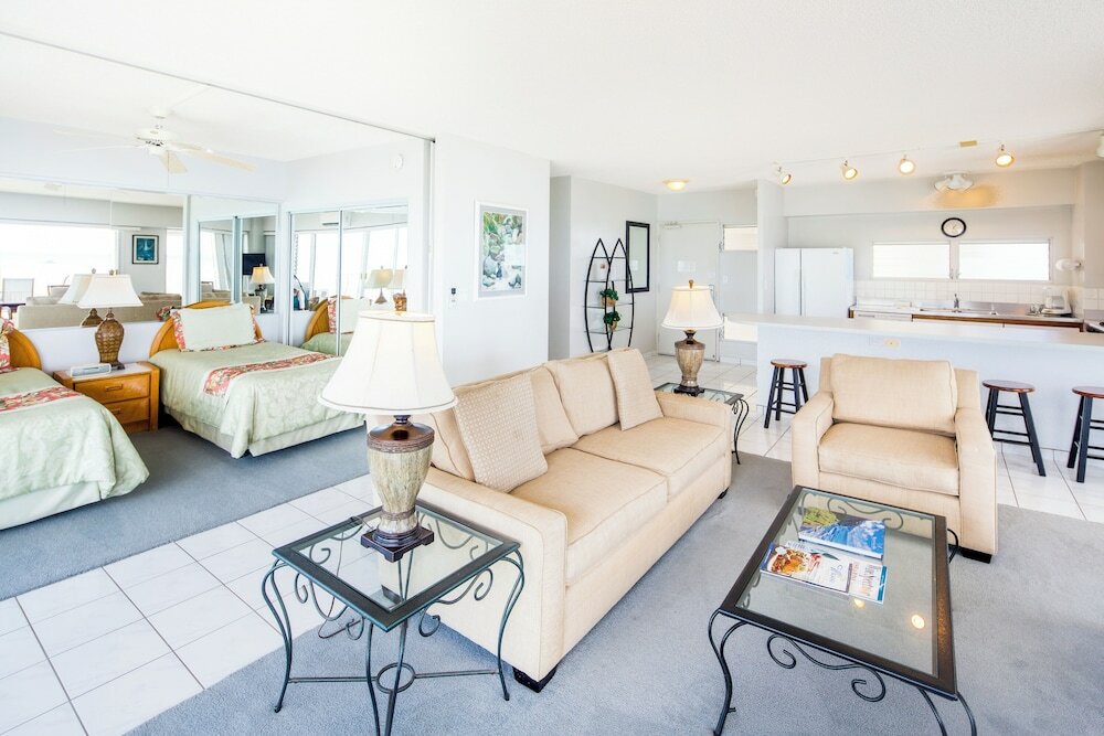 Фото Castle Waikiki Shore