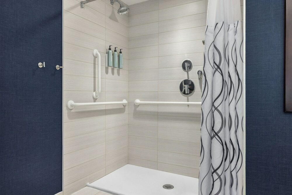 Фото Residence Inn New York The Bronx At Metro Center Atrium