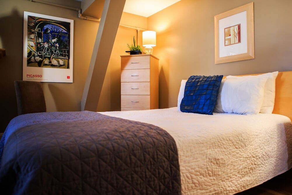 Фото Leaside Manor by The Leaside Group