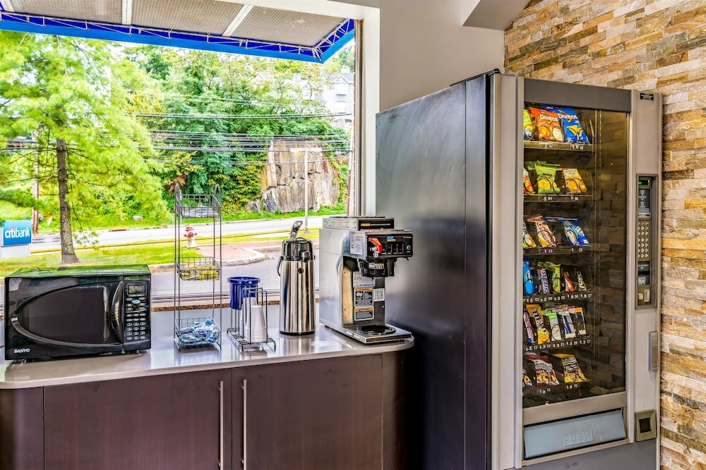 Фото Motel 6 Elmsford, Ny - White Plains