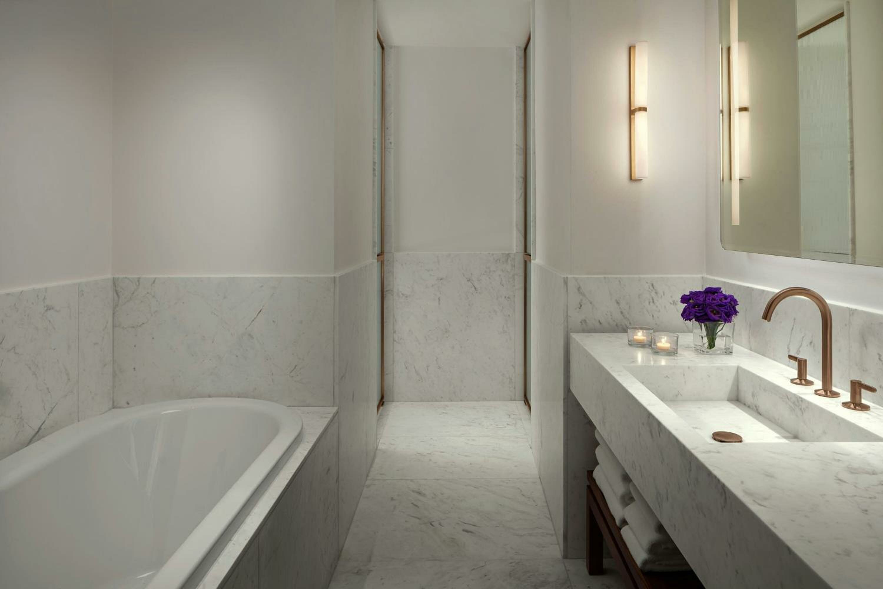 Фото Britannia Excelsior