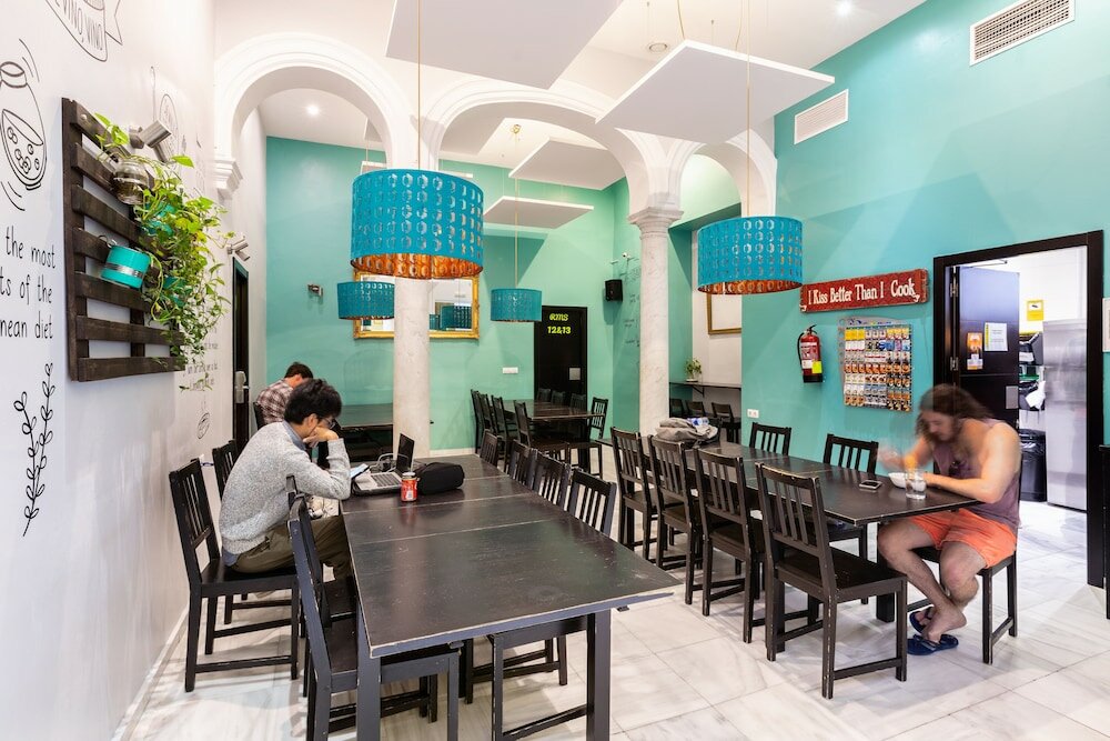 Фото Oasis Backpackers' Palace Seville