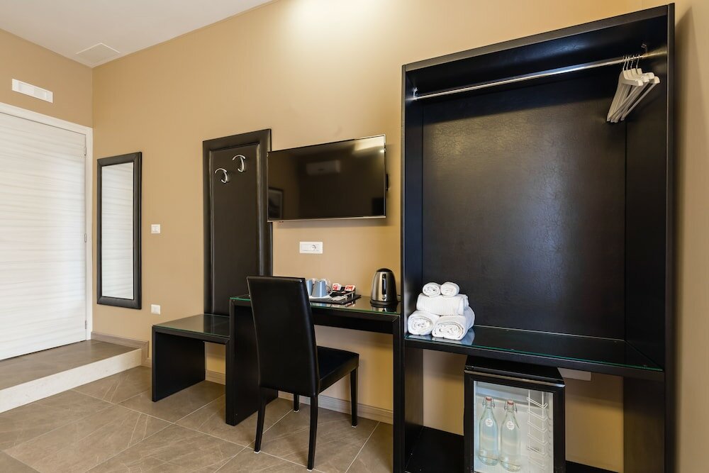 Фото Bh Napoli Railway