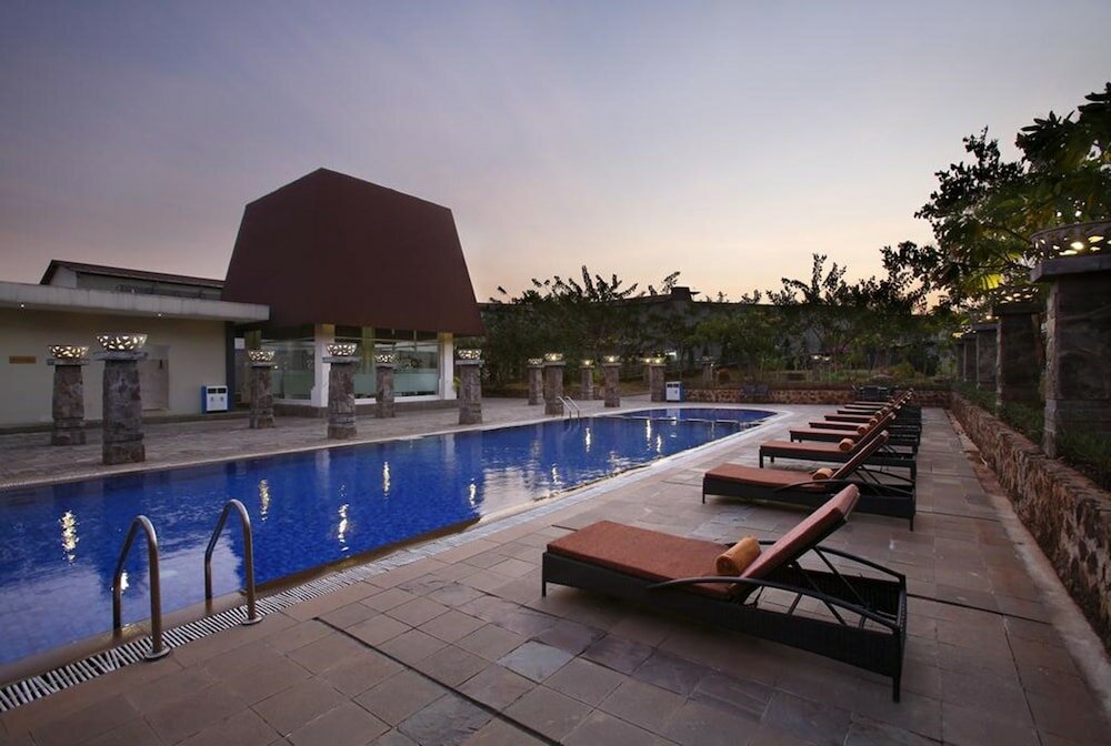 Фото Oakwood Hotel & Apartments Taman Mini Jakarta