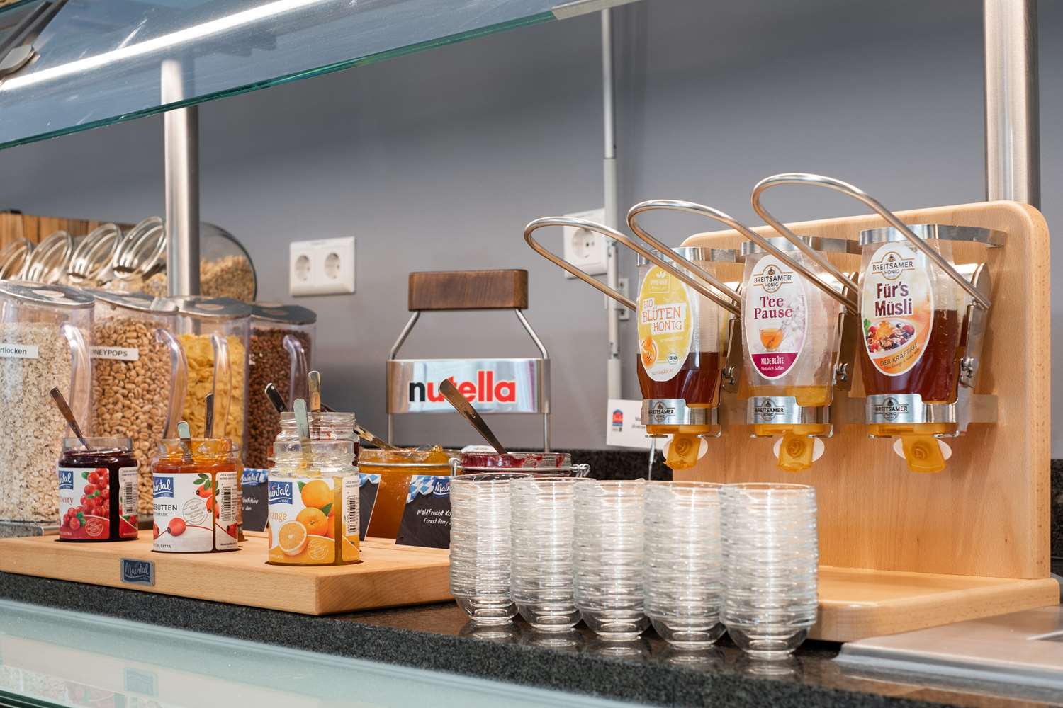 Фото Отель Premier Inn Hannover City University hotel