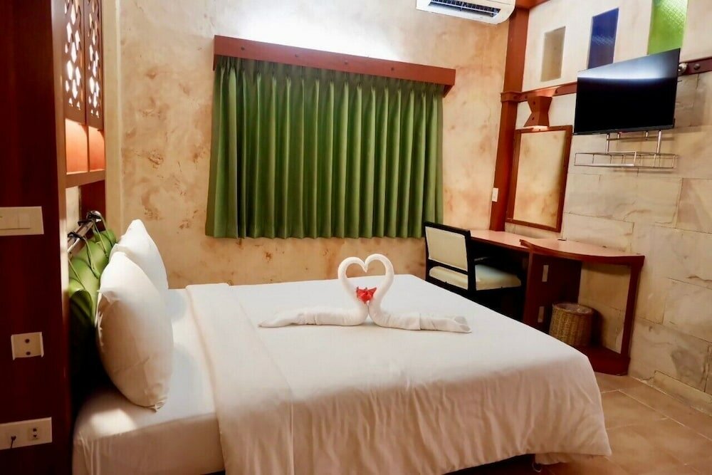 Фото Palm Chalet Resort