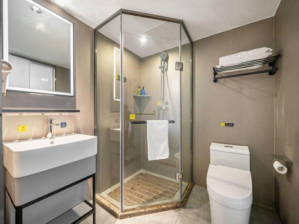 Фото 7Days Inn Shanghai LuJiaZui ShiMao Riviera GaRoaden