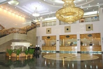 Фото Golden Lustre Hotel