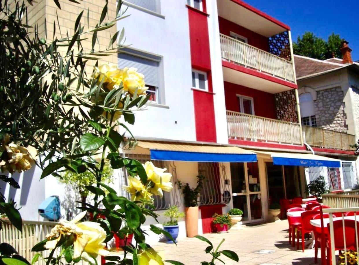 Фото Hôtel Les Myrtes