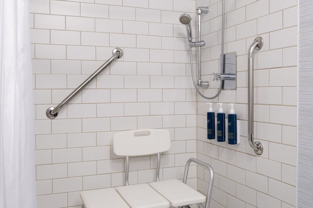 Фото Four Points by Sheraton Victoria Gateway