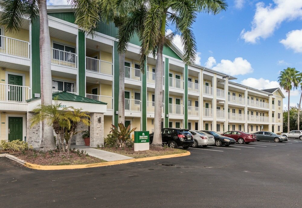 Фото HomeTowne Studios by Red Roof Fort Lauderdale