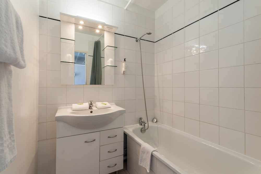 Фото Residhotel Marseille Grand Prado