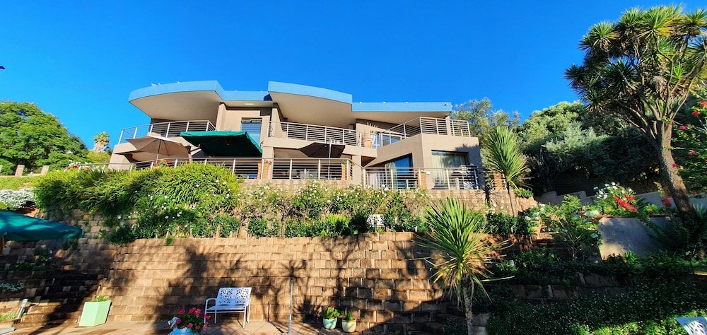 Фото Over The Moon Guesthouse