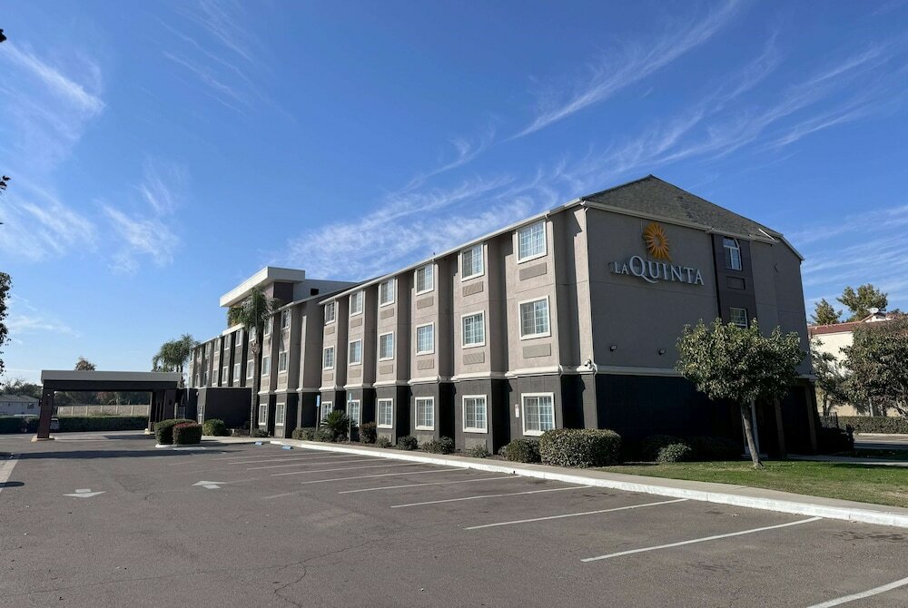 Фото La Quinta Inn & Suites by Wyndham Tulare
