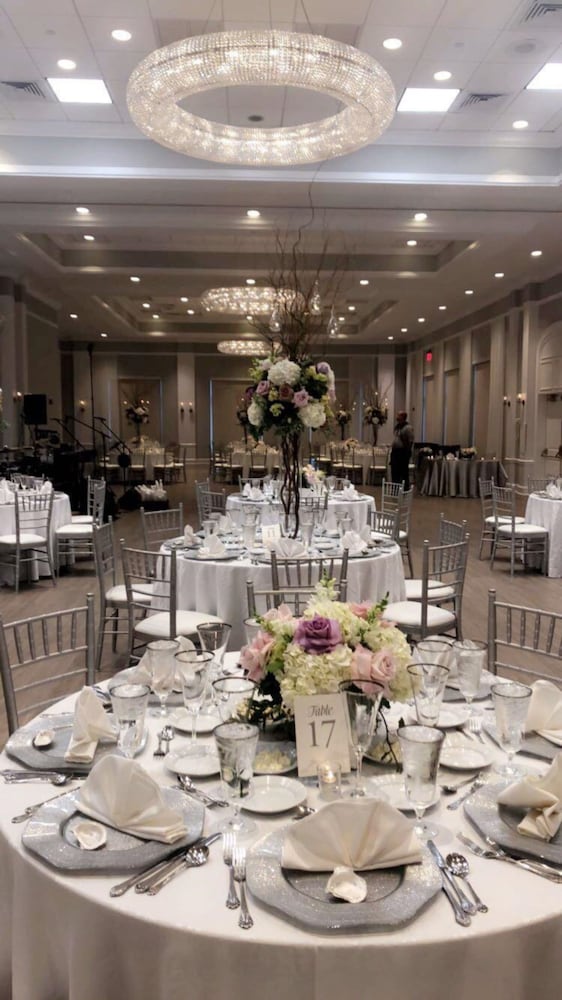 Фото Newport Harbor Island Resort