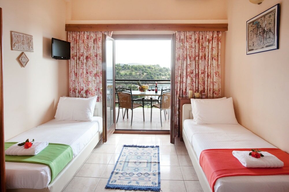 Фото La Luna Hotel