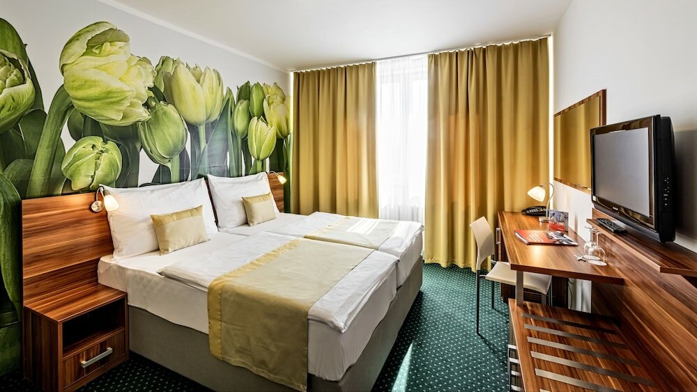 Фото отеля 2