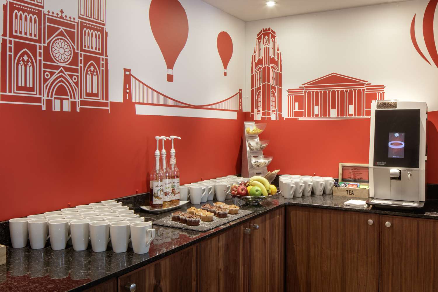 Фото DoubleTree by Hilton Bristol City Centre