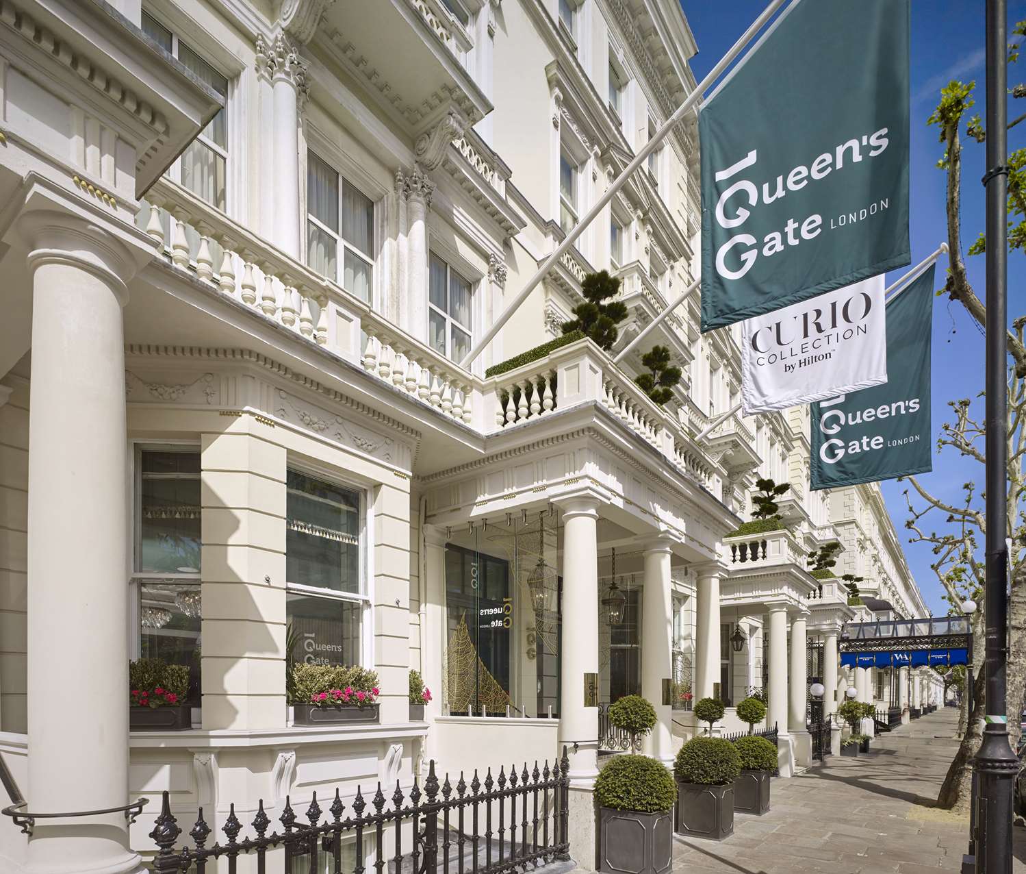 Фото 100 Queen's Gate Hotel London Kensington, Curio Collection by Hilton