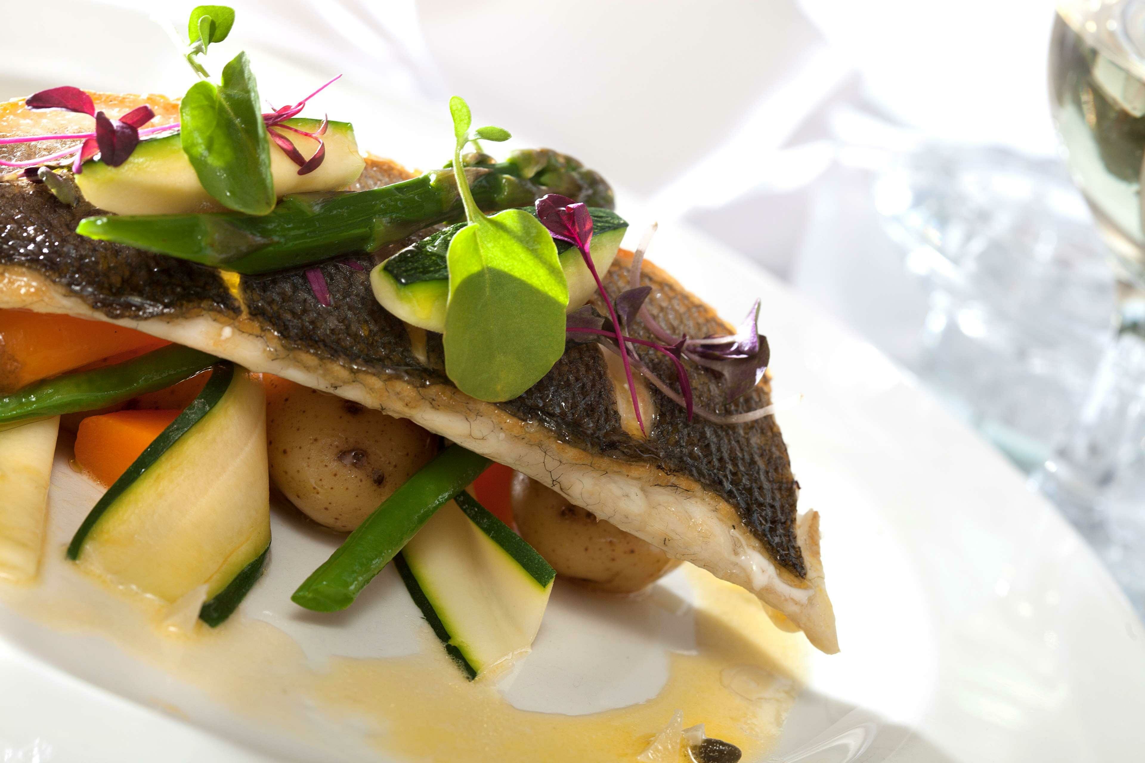 Фото The Gatehouse Hotel