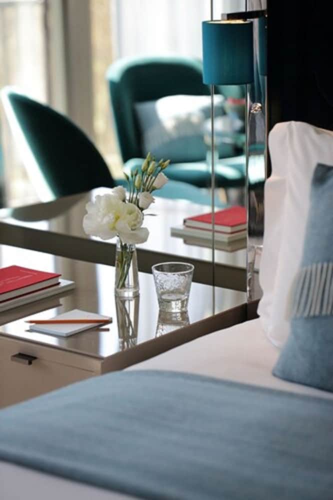 Фото The Athenaeum Hotel & Residences