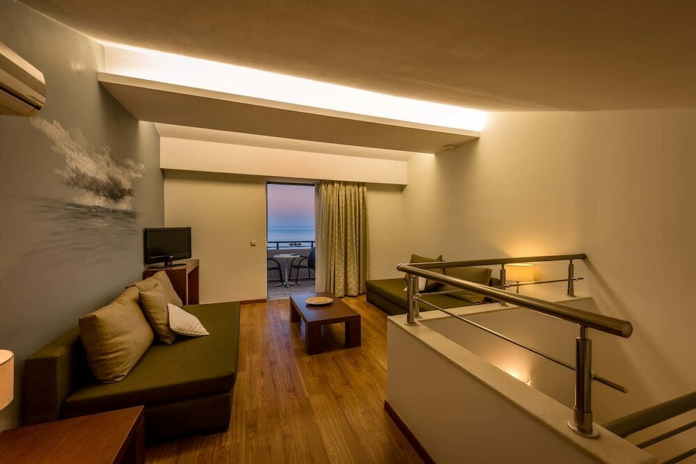 Фото Mediterranean Beach Resort