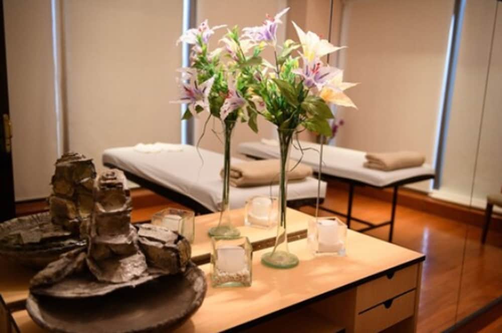 Фото Alejandro i Hotel