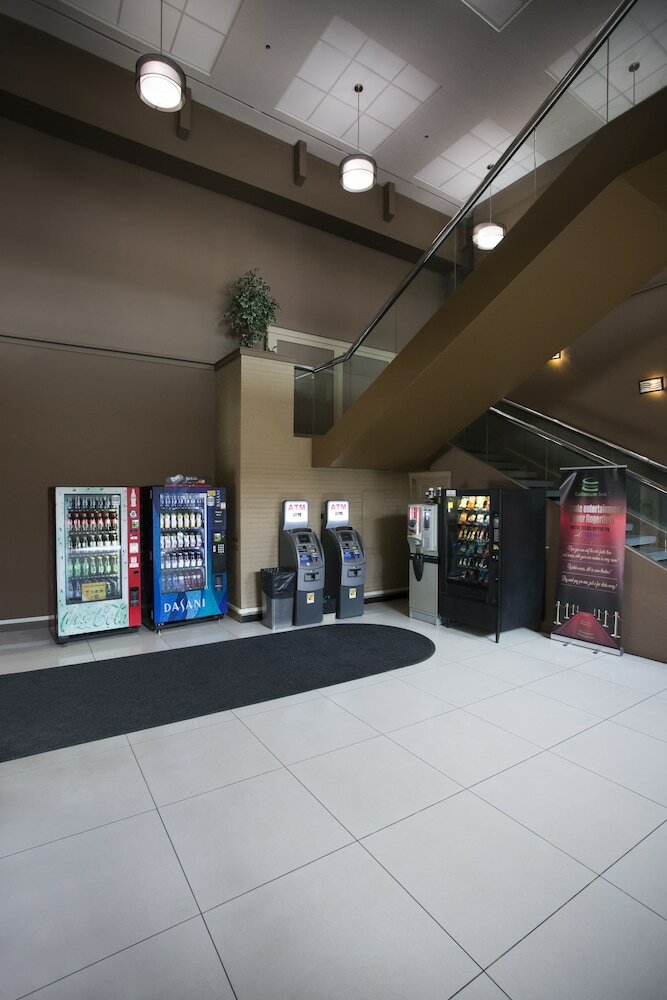 Фото Coliseum Inn