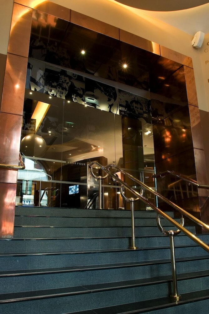 Фото Hard Days Night Hotel