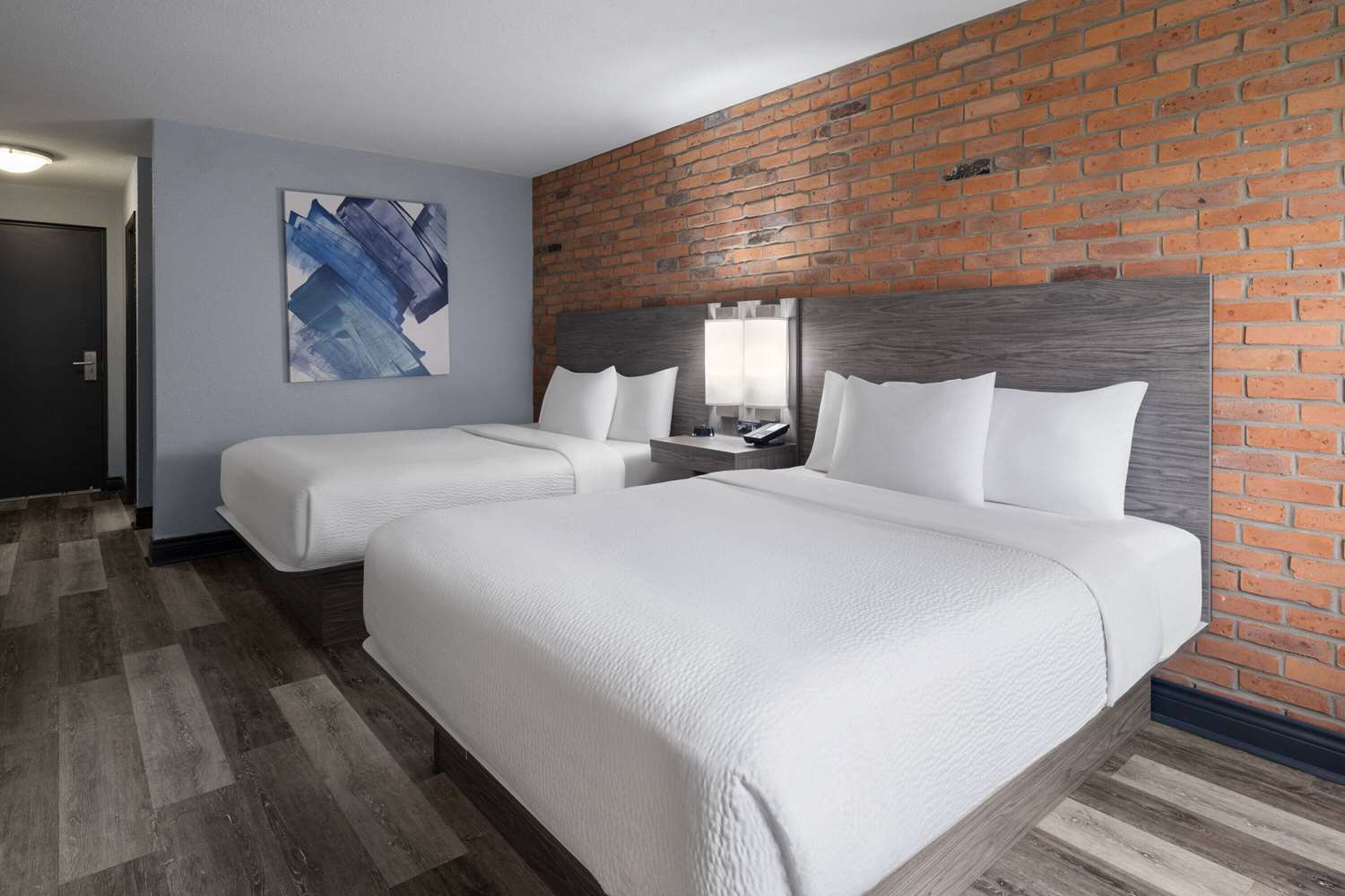 Фото Travelodge by Wyndham Barrie on Bayfield