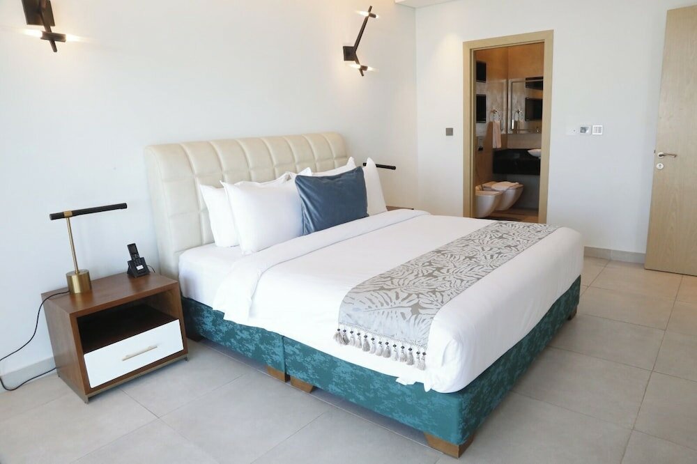 Фото Waterfront Hotel Apartment