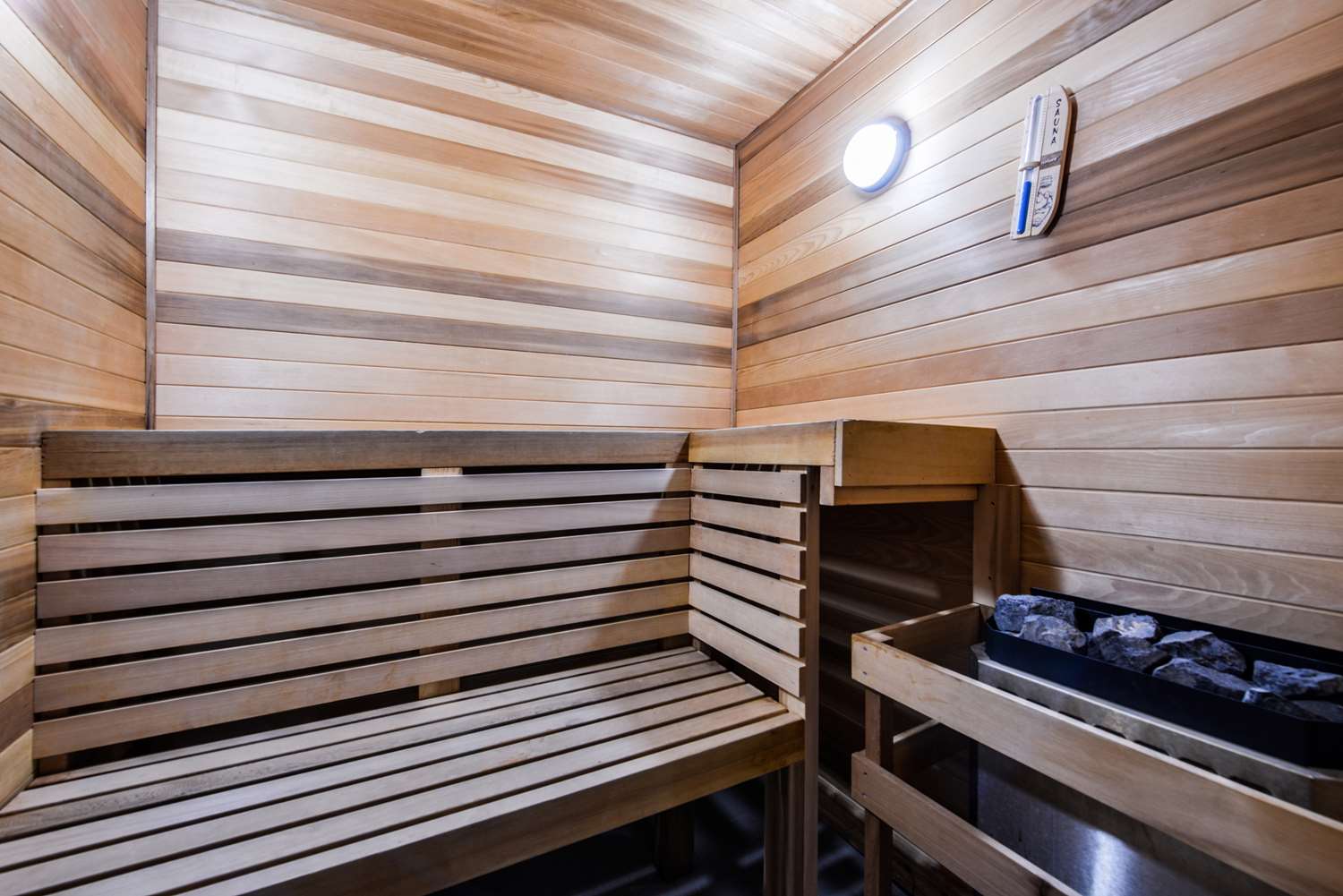 Фото Canadas Best Value Inn Valemount