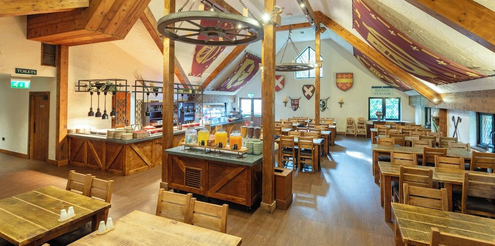 Фото Warwick Castle Knight's Village