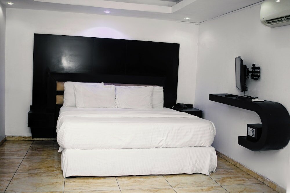 Фото Bluenest Hotel