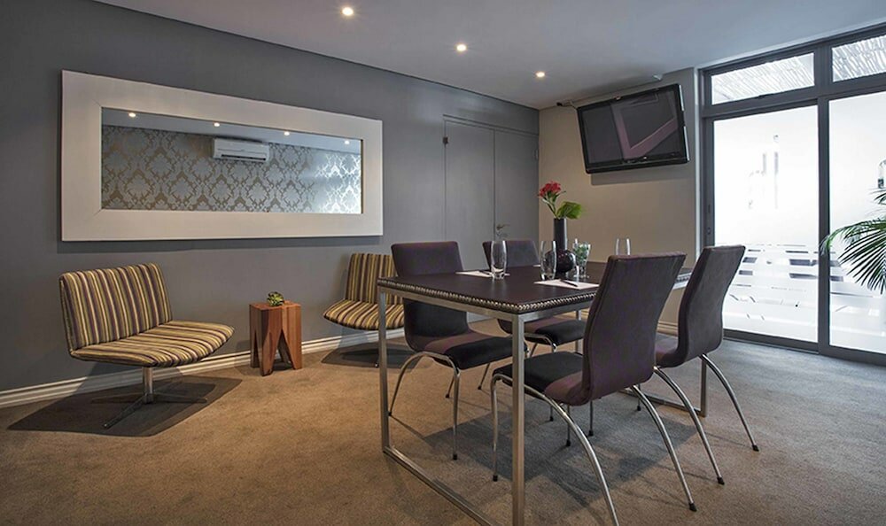 Фото The Hyde All-Suite Hotel