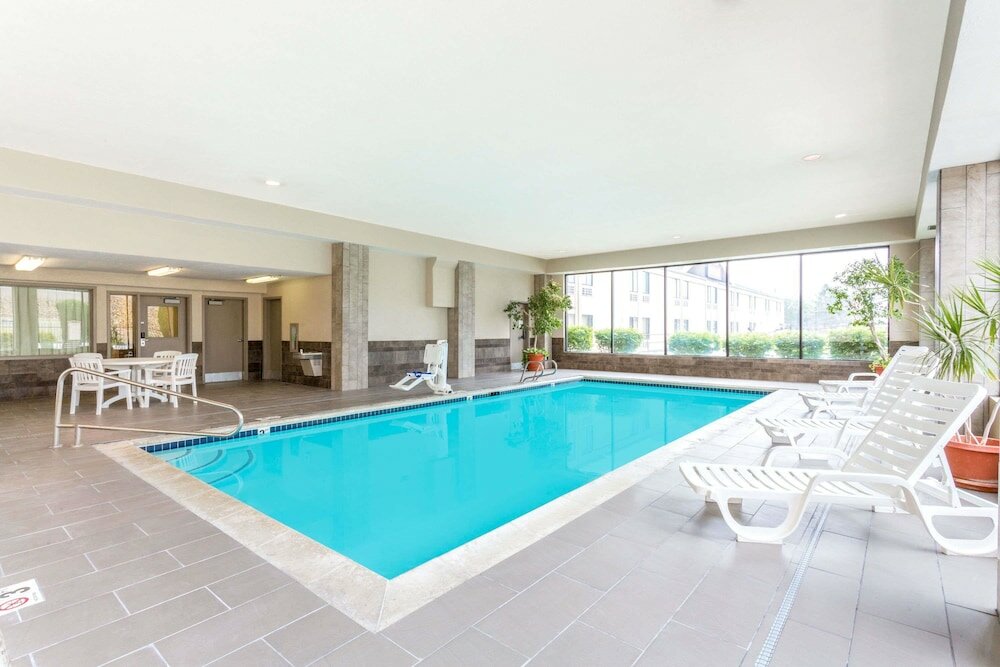 Фото Ramada by Wyndham Salt Lake City