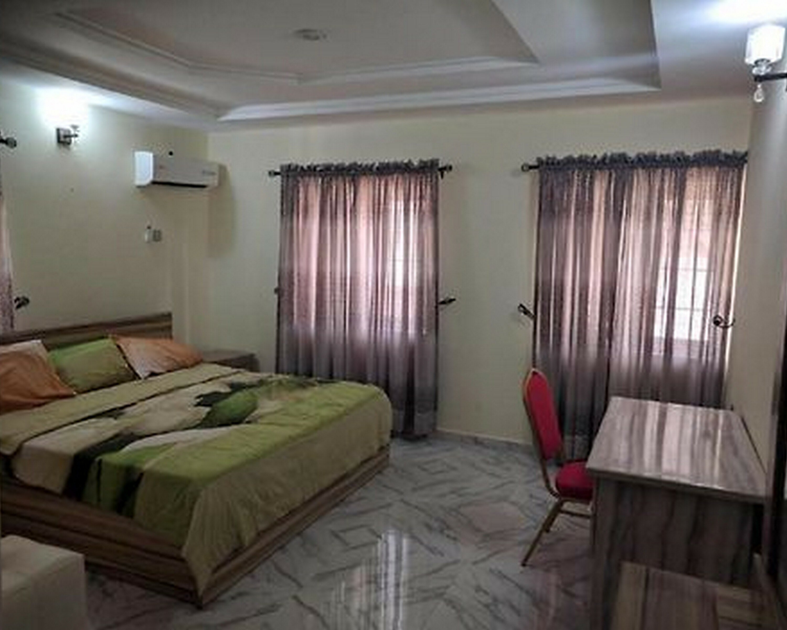 Фото Crown Apartments Extended Stay Suites