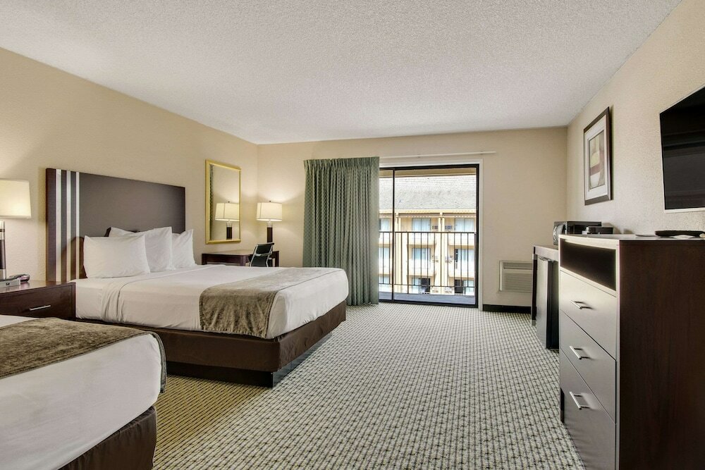 Фото Rodeway Inn & Suites Portland - Jantzen Beach