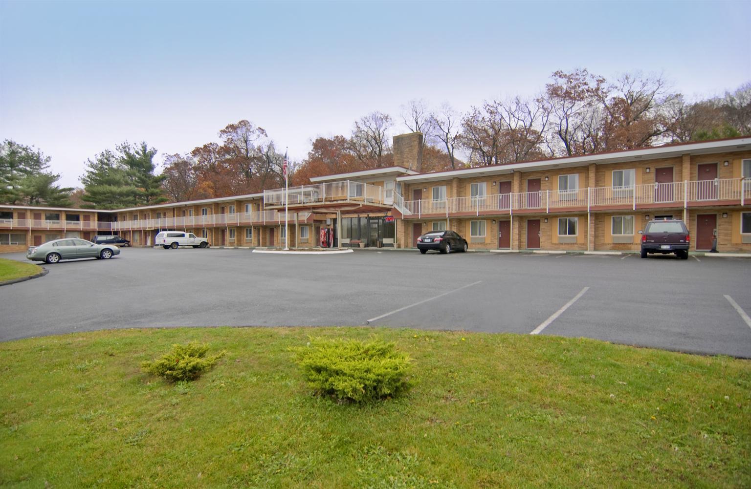 Фото Americas Best Value Inn Wethersfield Hartford