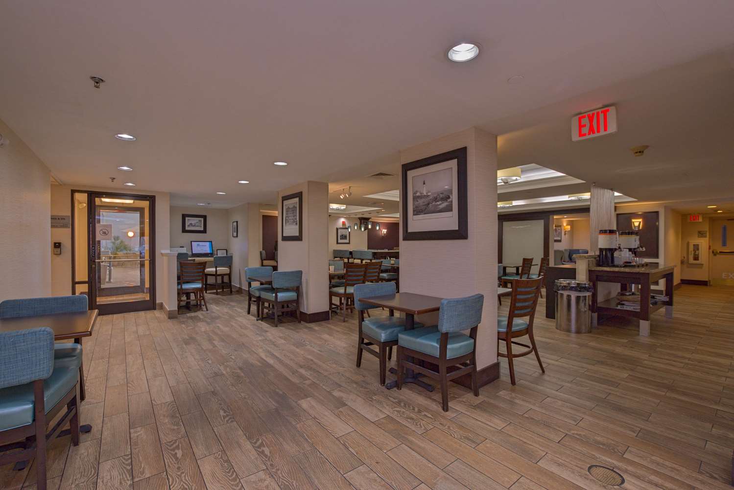 Фото Hampton Inn Portsmouth Central