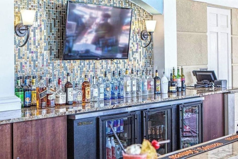 Фото Tideview 166 · New Ultra Modern & Super Clean 3 Full Suites